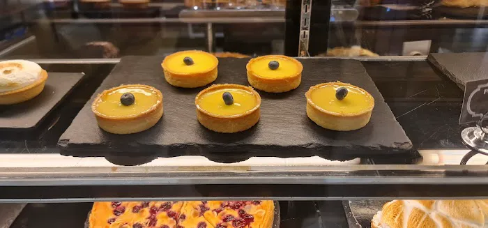 Vic On George Picture 1