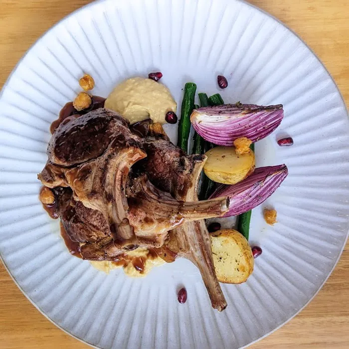 Vic On George Picture 3