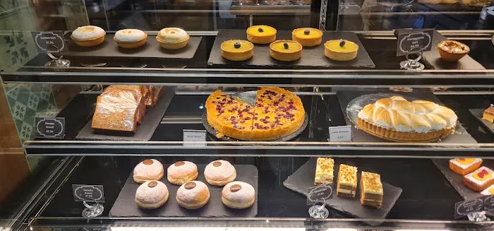 Vic On George Picture 6