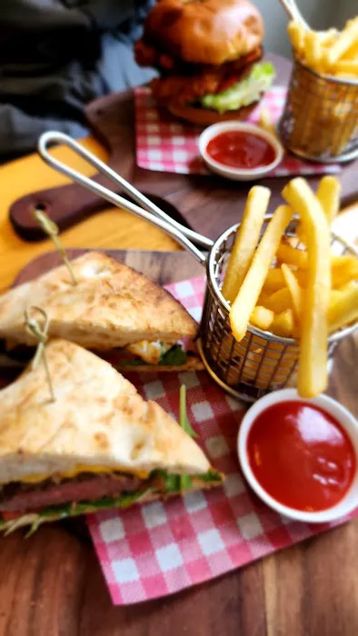 Vic On George Picture 7