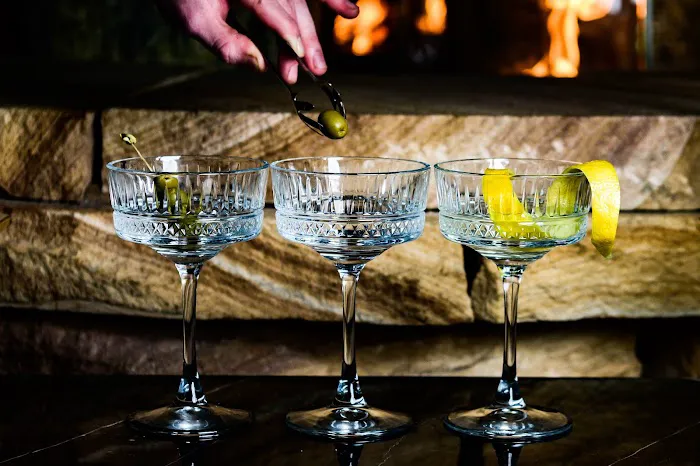 THE TERNARY RESTAURANT Picture 1