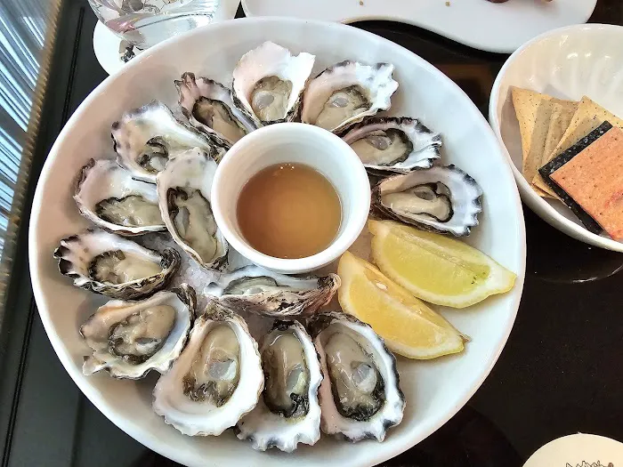 Arches on Market Picture 1