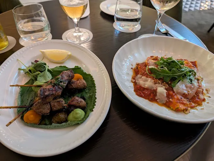 Arches on Market Picture 4