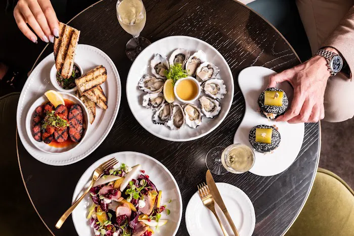 Arches on Market Picture 5