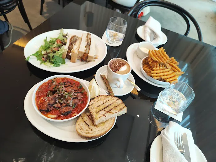 Arches on Market Picture 3