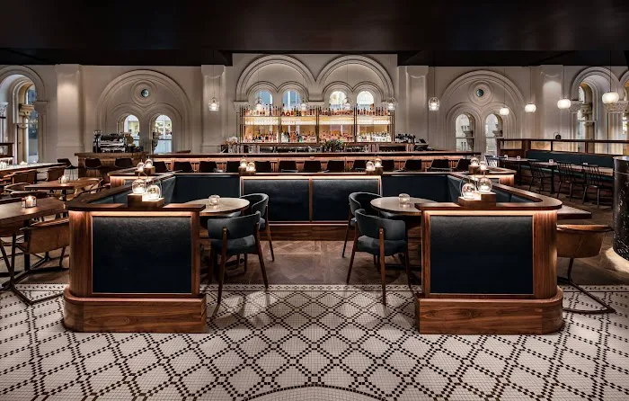 ESQ Bar + Dining Picture 1