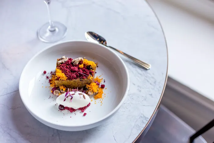 ESQ Bar + Dining Picture 8