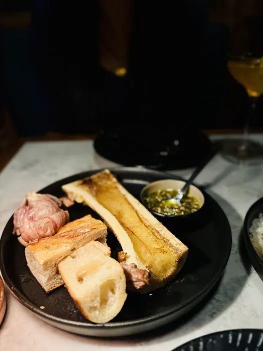 ESQ Bar + Dining Picture 9