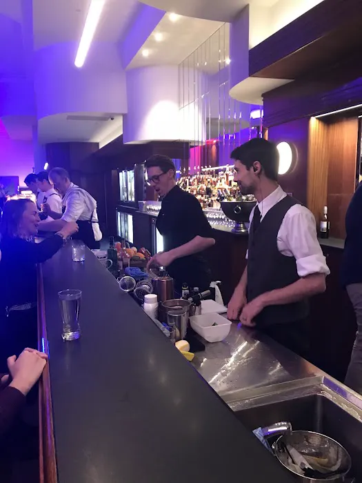 Horse's Head Bar Picture 1