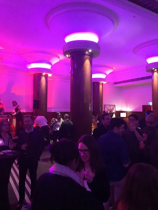 Horse's Head Bar Picture 2