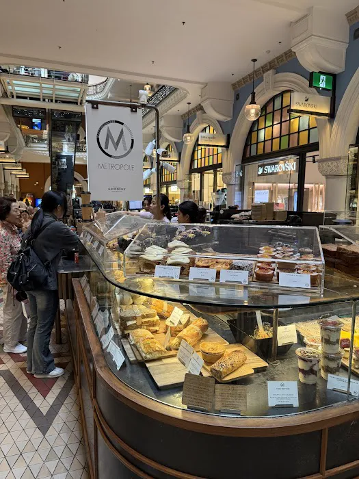 Metropole Cafe Picture 5