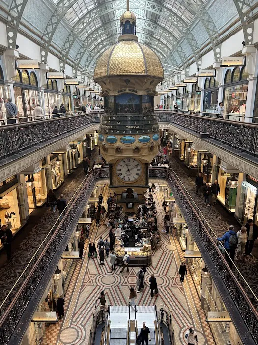 Metropole Cafe Picture 9