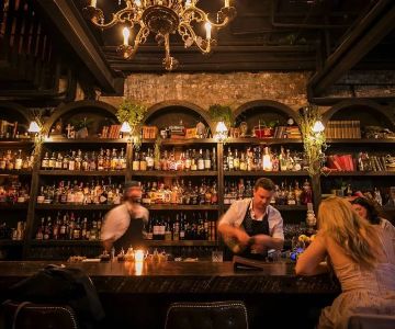 Top Bars in Sydney for Cocktails and Late Night Social Experiences