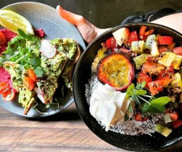 Top Healthy Cafes in Melbourne for Smoothie Bowls and Organic Meals
