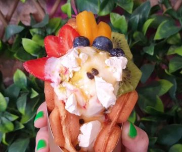 Top Dessert Cafes in Sydney for Bubble Waffles and Creative Desserts