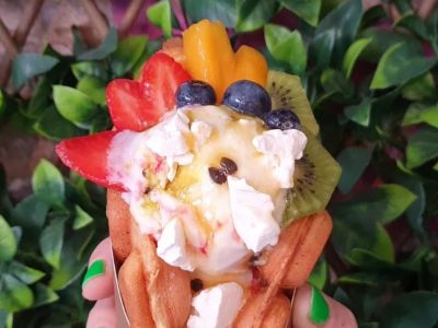 Top Dessert Cafes in Sydney for Bubble Waffles and Creative Desserts