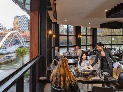 Top Restaurants in Melbourne for Dining with Friends and Family