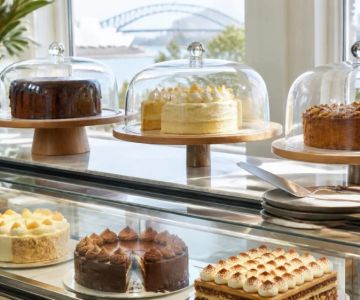 Australian Café Cake Display: Ask About Allergens, Slices, and Storage