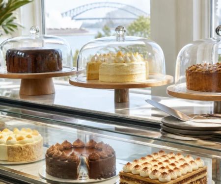Australian Café Cake Display: Ask About Allergens, Slices, and Storage